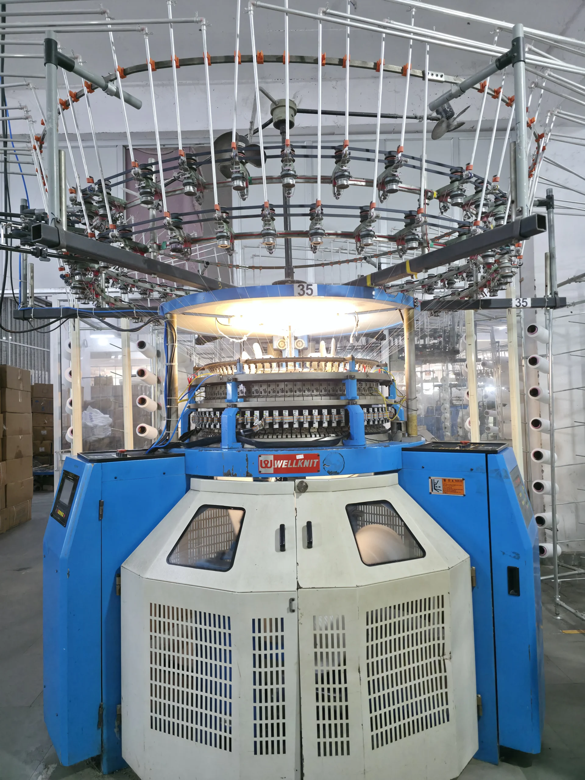 Circular knitting machine fabric output section