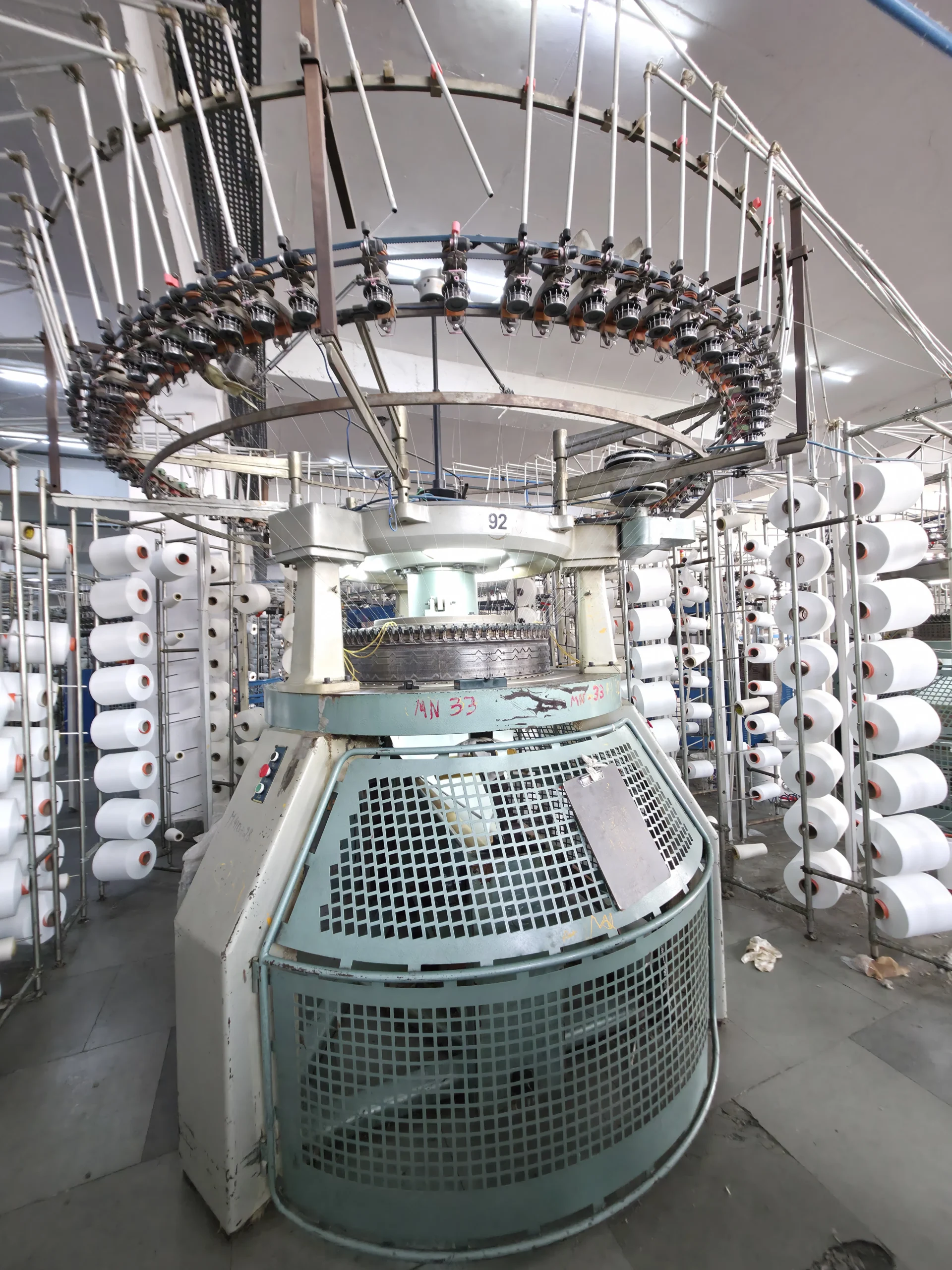 Fabric knitting machine industrial setup